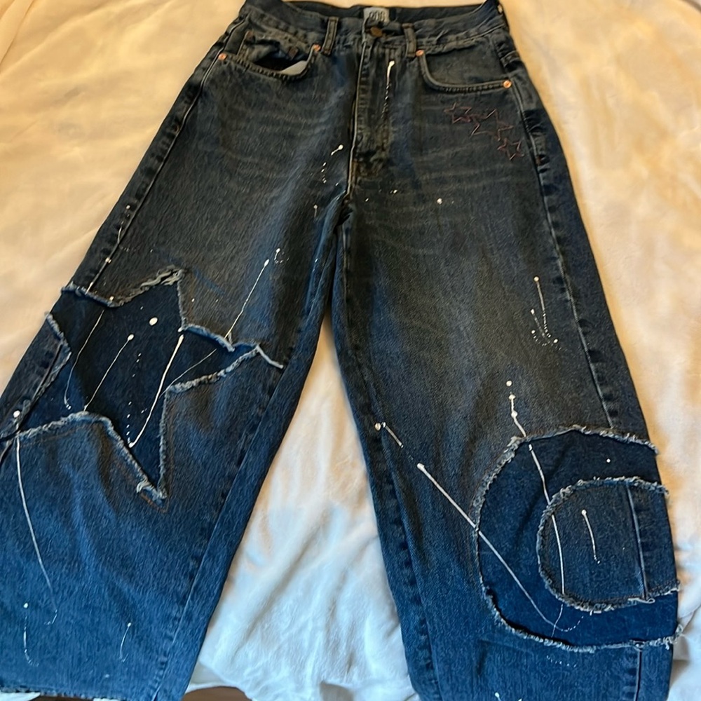 BDG baggy distressed jeans size 27